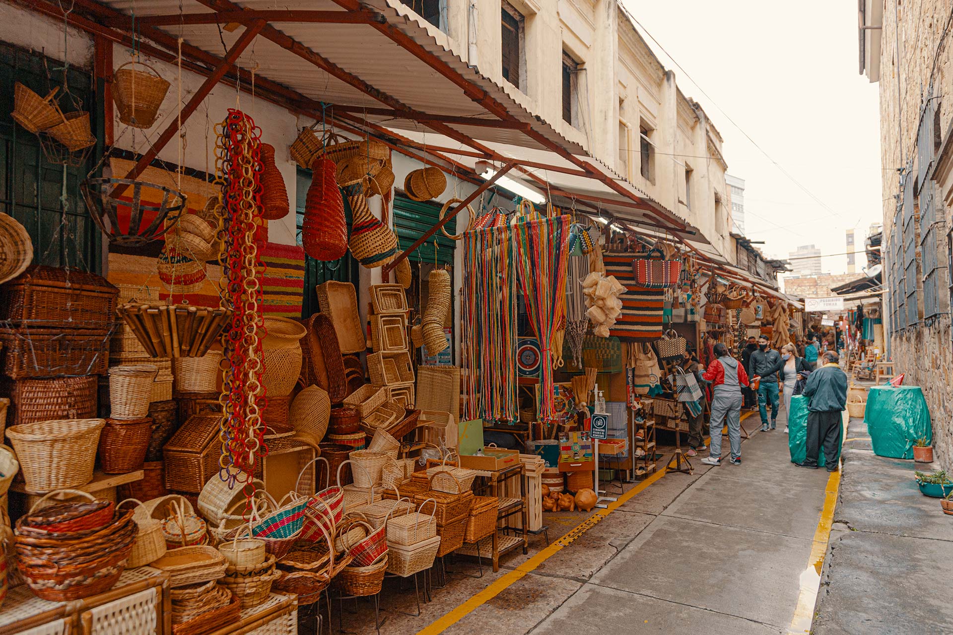 Descubre Pasaje Rivas: Experiencia de Compras Únicas en Bogotá ...