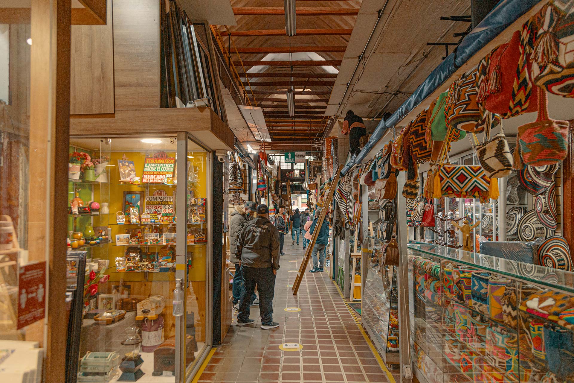 Descubre Pasaje Rivas: Experiencia de Compras Únicas en Bogotá ...