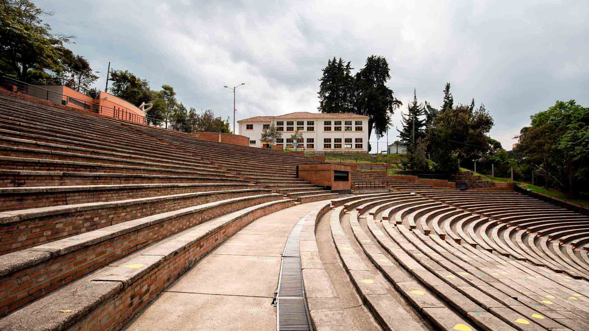 Teatro al aire libre La Media Torta