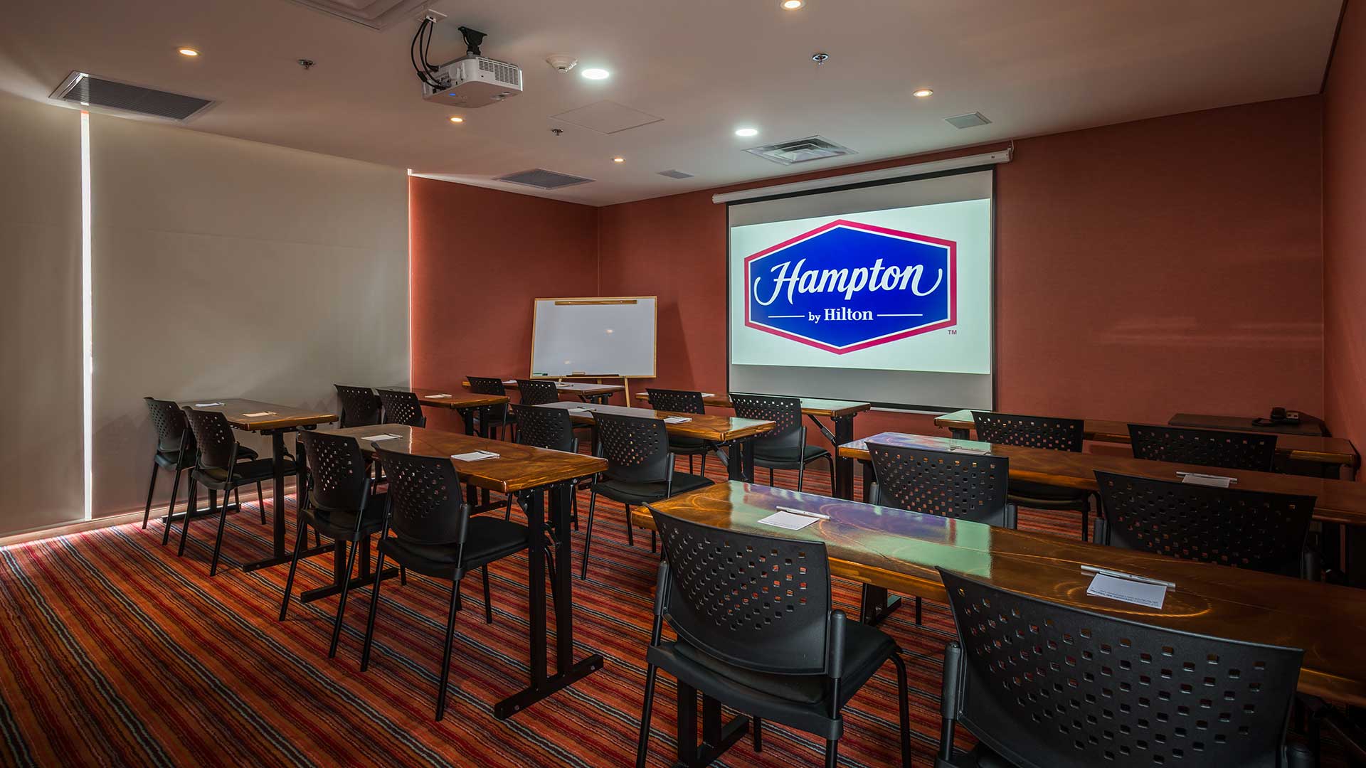 Hotel Hampton by Hilton Bogotá - Usaquén - METRO