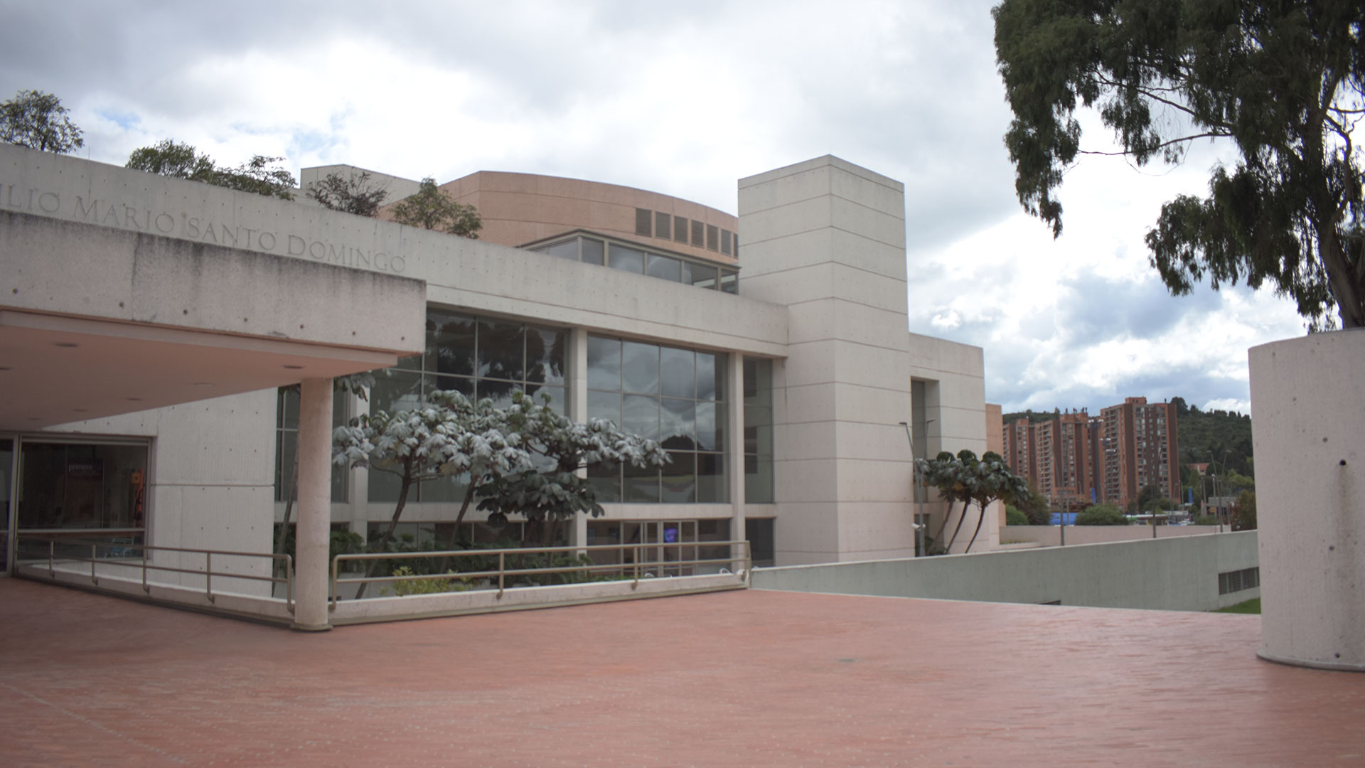 Biblioteca Pública Julio Mario Santo Domingo