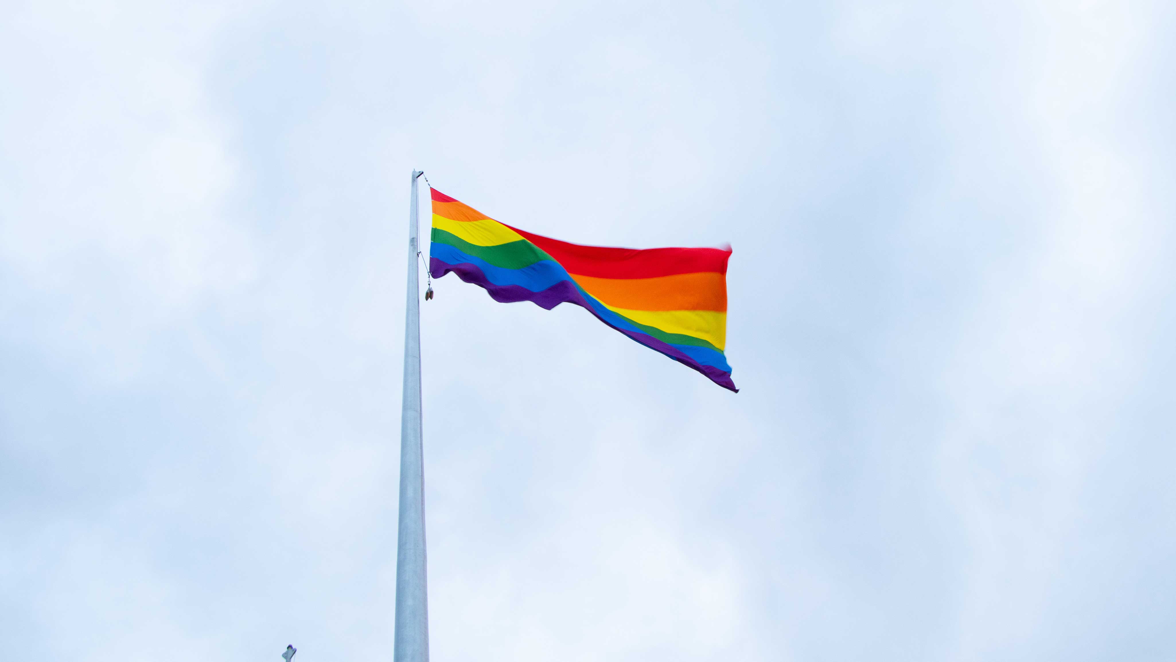  Izada de bandera LGTBI