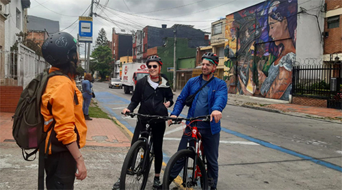 Bogotá a todo color: Un recorrido en bicicleta por los grafitis más emblemáticos