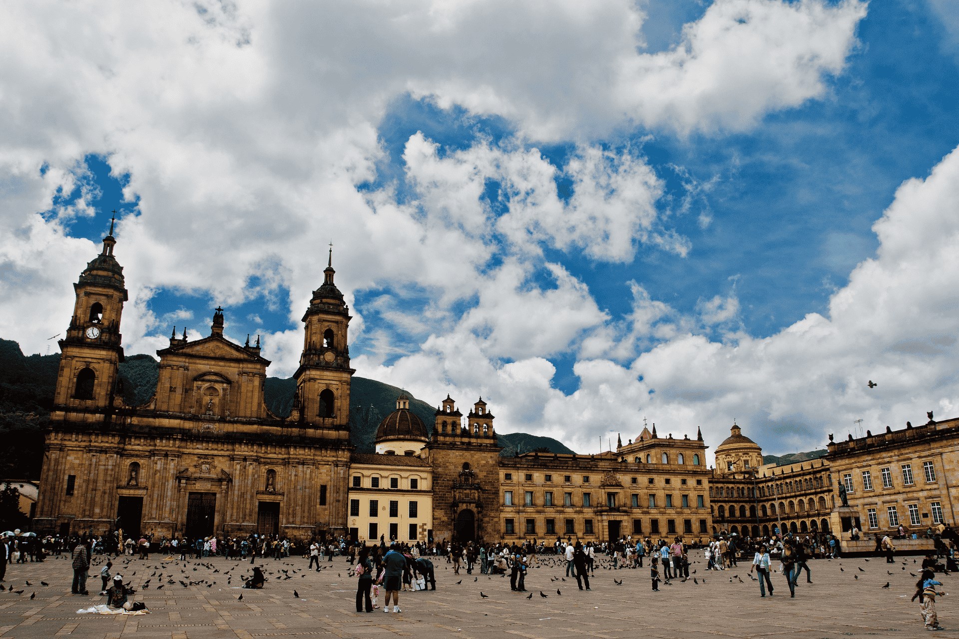 Museos y Monserrate: Una Escala Mágica en Bogotá