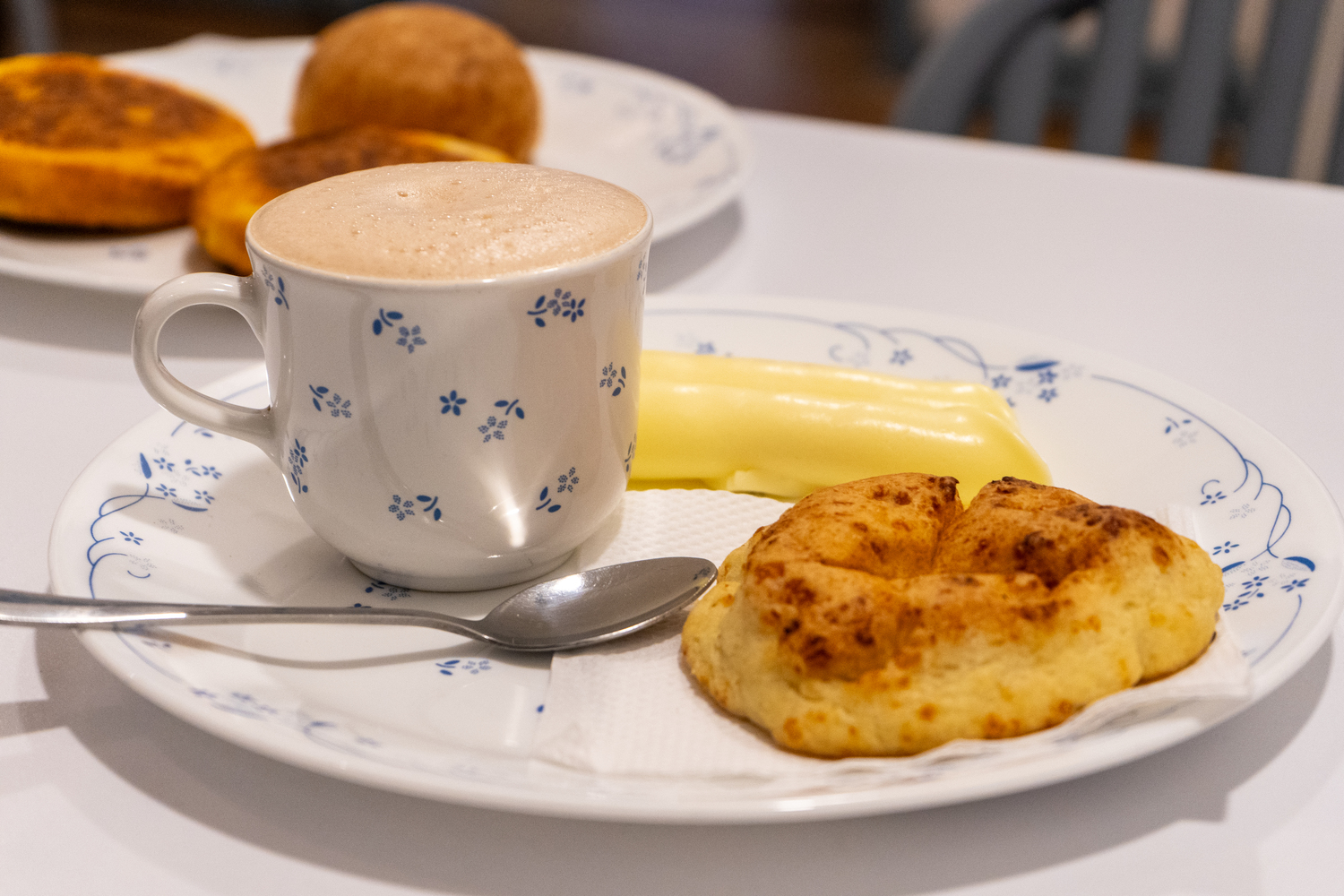 The experience ends with an exquisite cup of hot chocolate accompanied by an amasijo (traditional Colombian pastries). Photo: Luis Holguín - IDT.