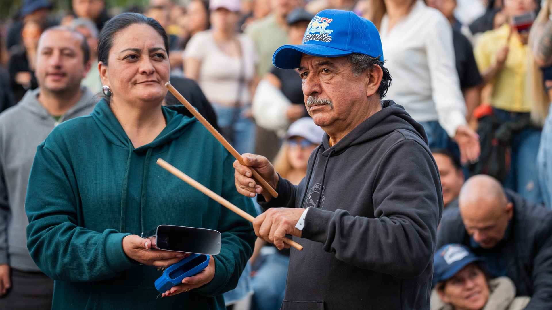 El ritmo de la ciudad en sus manos. Música que alegra el espíritu y las calles. Fotografía de Carlos Viancha - IDT