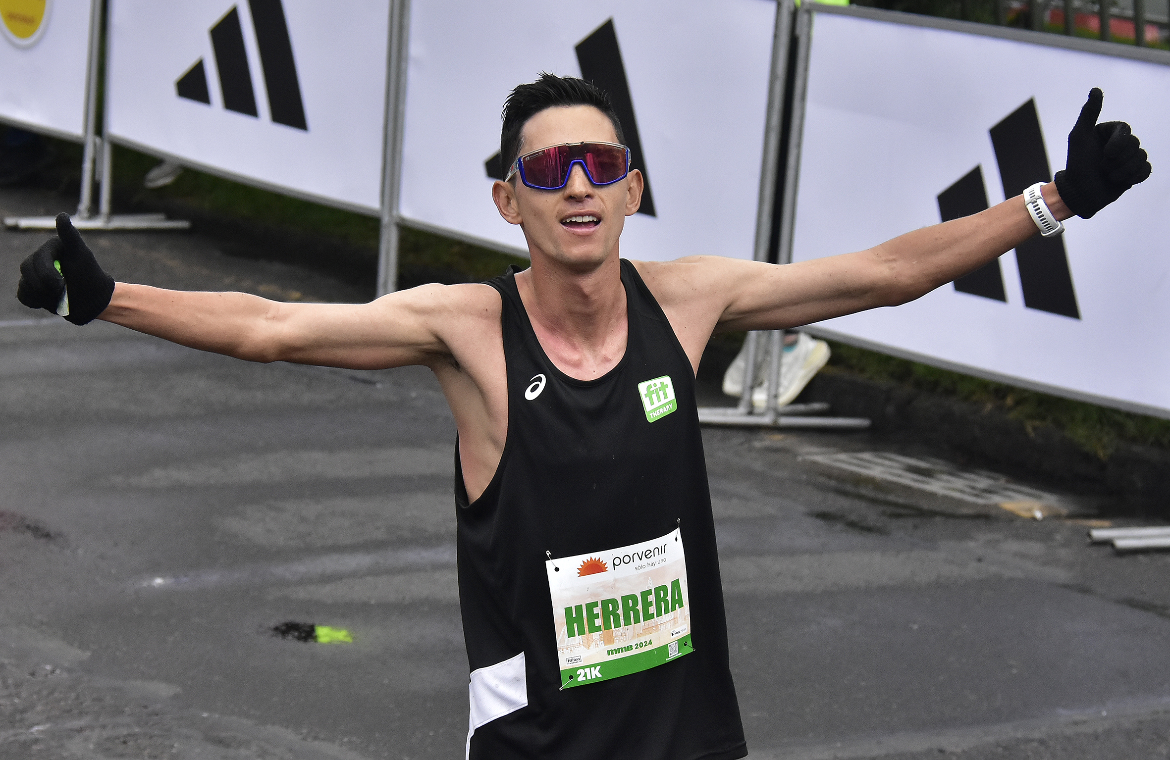 Nicolás Herrera, fondista bogotano, corriendo en montaña durante su preparación para la media maratón de Bogotá 25. Foto: Archivo mmB
