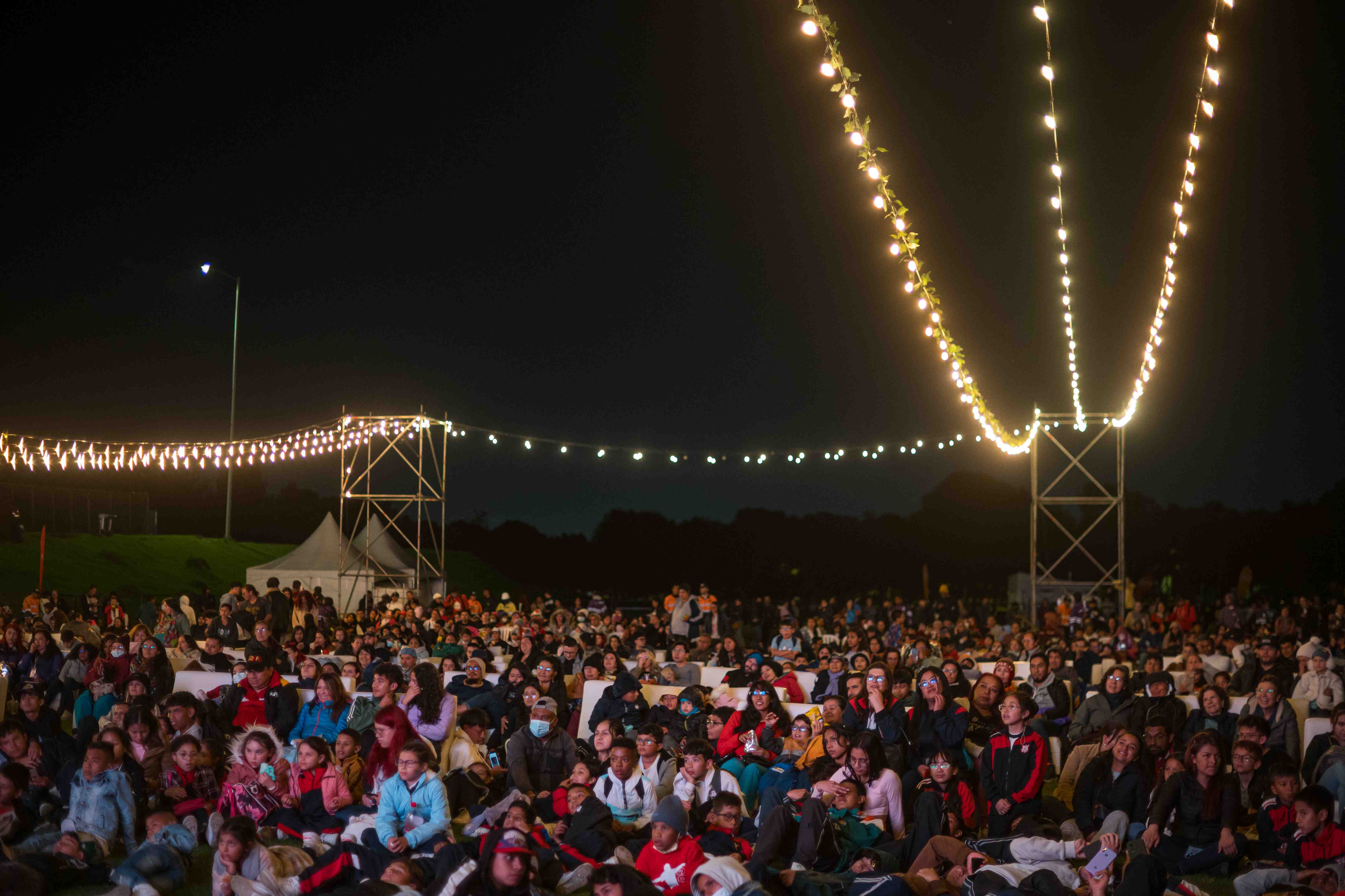 Miles de asistentes disfrutan la Noche China en el Festival de Verano, un evento que celebra la amistad entre Bogotá y el país asiático con gastronomía, espectáculos y tradiciones ancestrales. Foto: Archivo IDRD