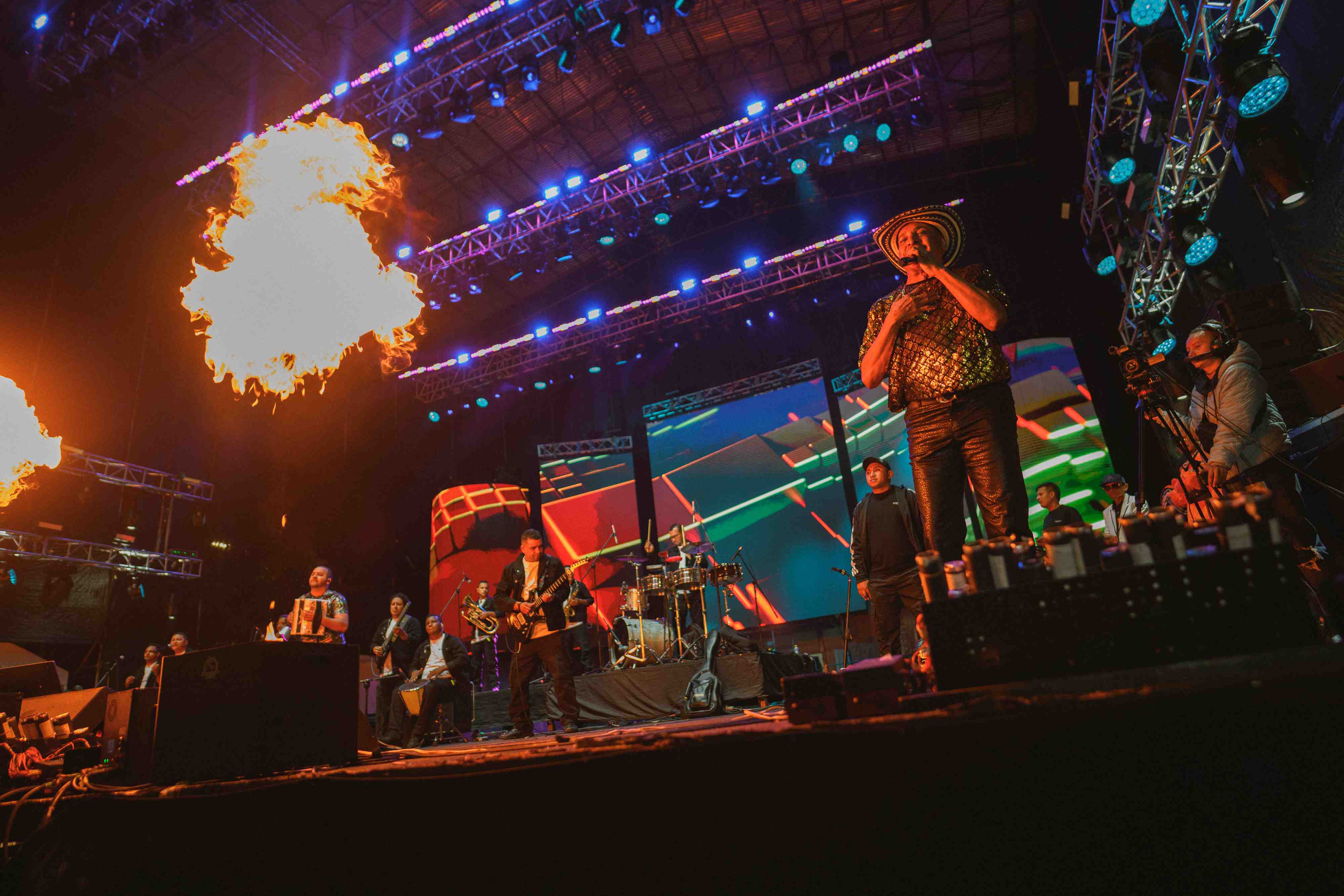 Una banda vallenata enciende el escenario con ritmos tradicionales del Caribe colombiano. La música vallenata se tomó Bogotá con alegría, cultura y sabor durante el festival al aire libre. Foto: Archivo IDRD