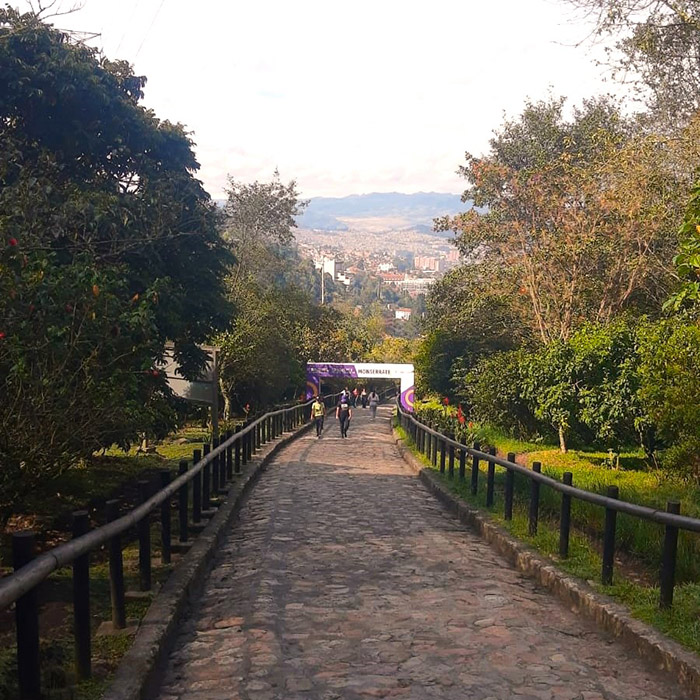 Plaza de los Periodistas (Calle 16 con Cra 4ª)