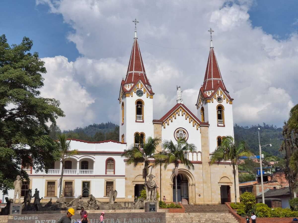 Iglesia Parroquial San Miguel Arcangel. Foto: Archivo IDECUT