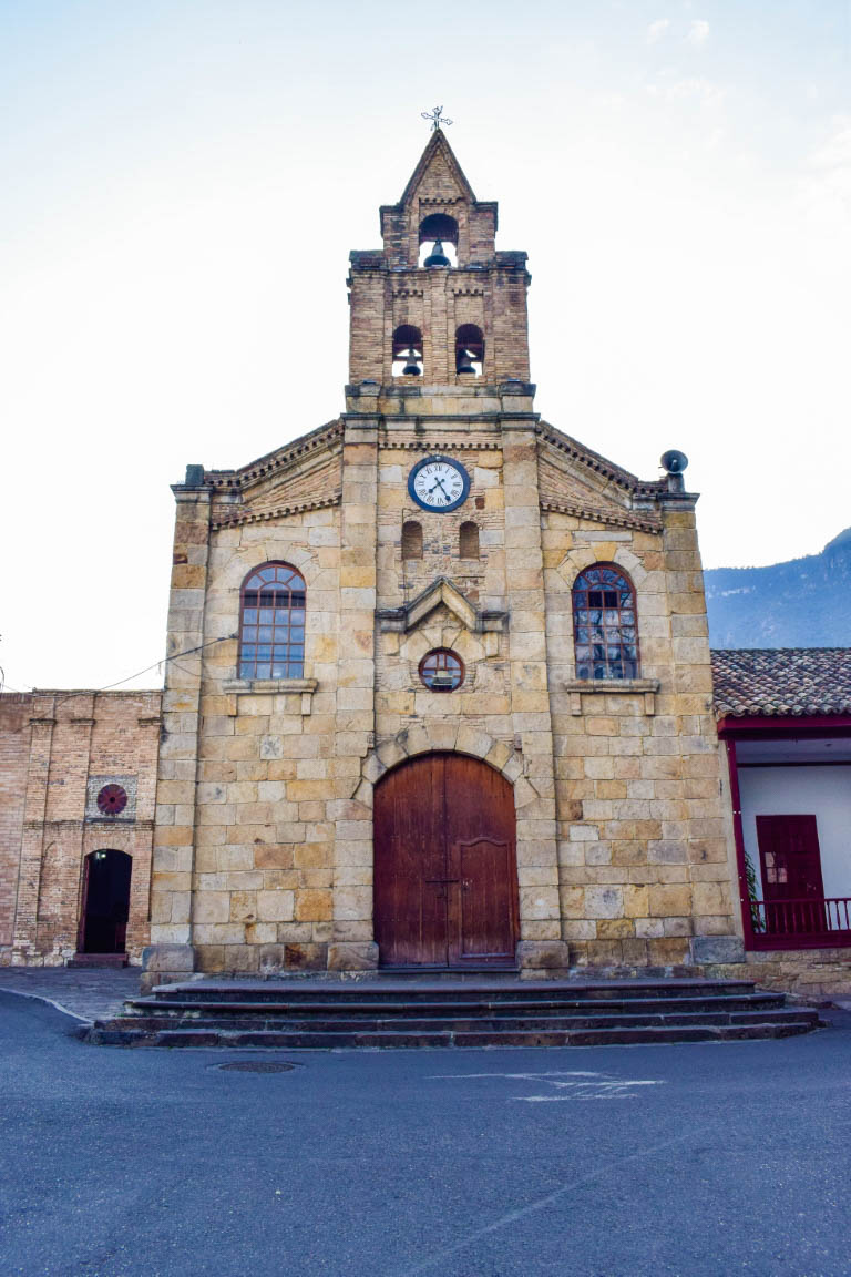 Iglesia Divino Salvador y Casa Cural
