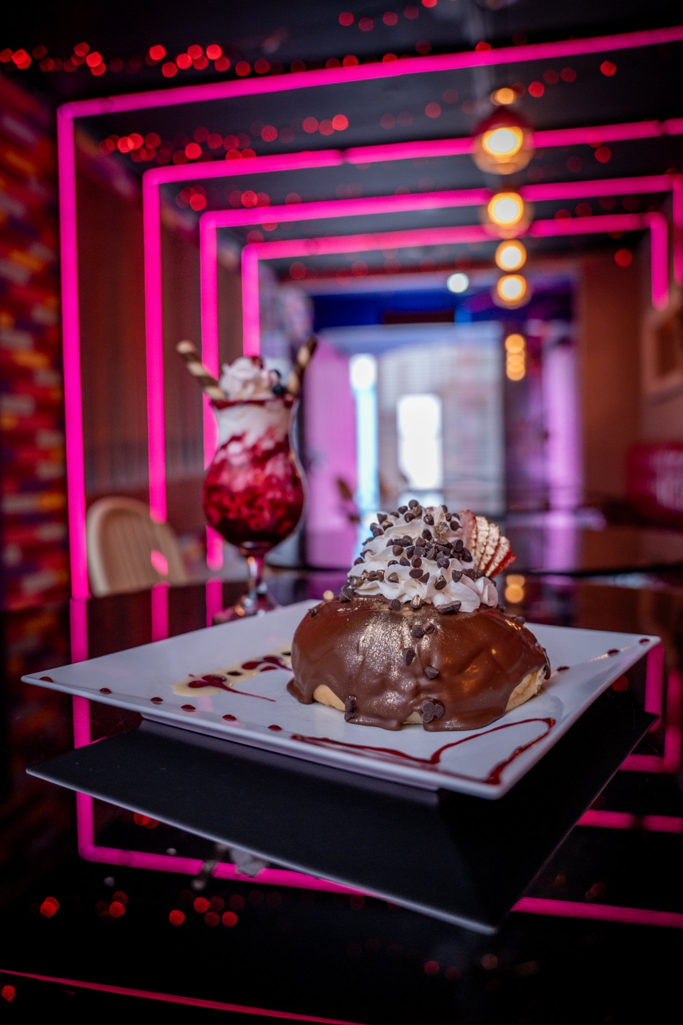 The picturesque facades blend the past and present in Usaquén's gastronomic offerings. Photo: SDDE