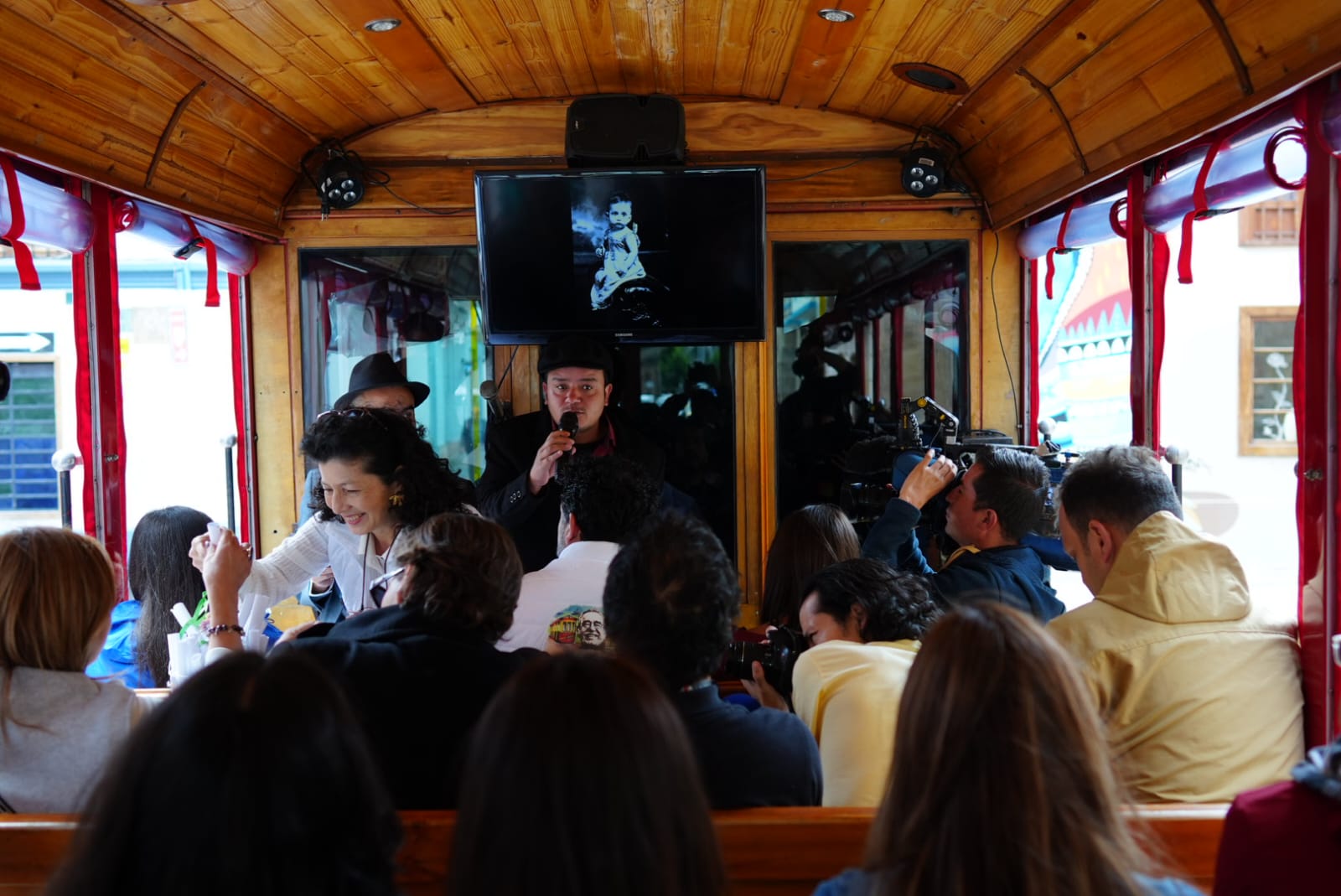 La ruta en Tranvía incluye guianza en inglés y español, mapas y suvenires. Foto: Kevin Molano - IDT