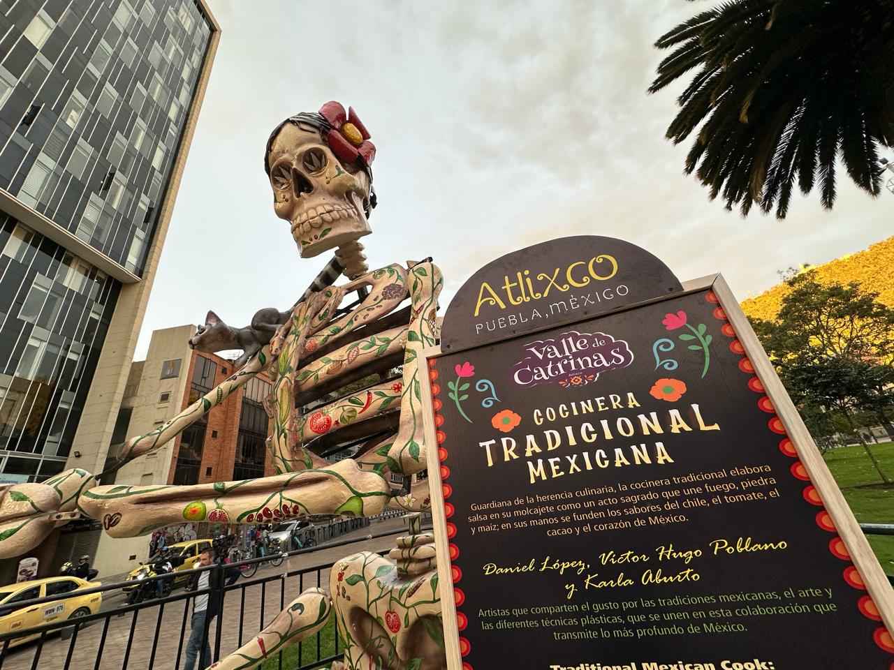 la-cocinera--the-giant-catrina-in-mexico-in-the-heart-of-bogota-festival