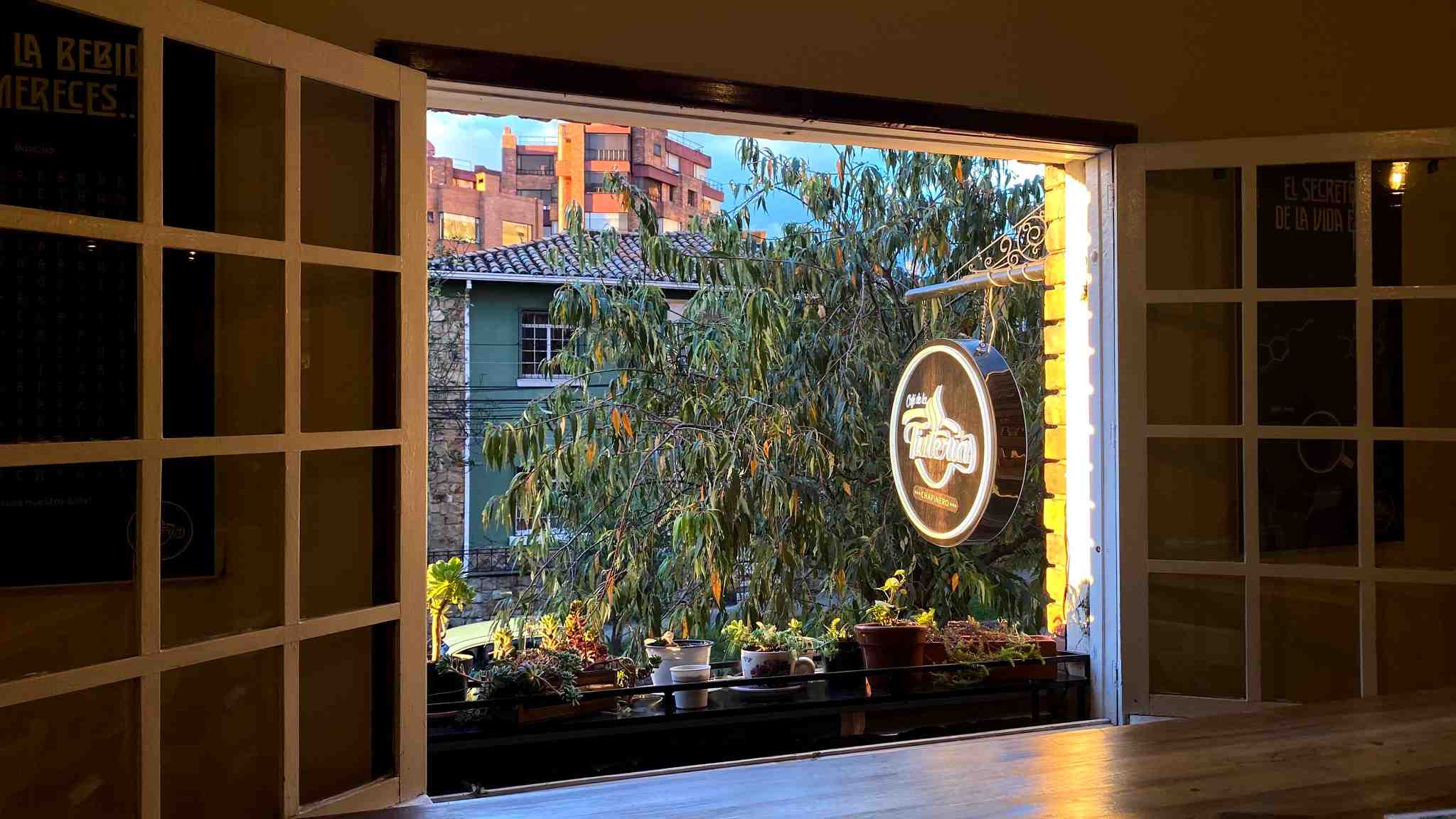 Foto2: El Café de la Tintería es un café de especialidad que ofrece métodos de extracción diversos y talleres para aprender sobre la cultura cafetera. Foto: Cortesía