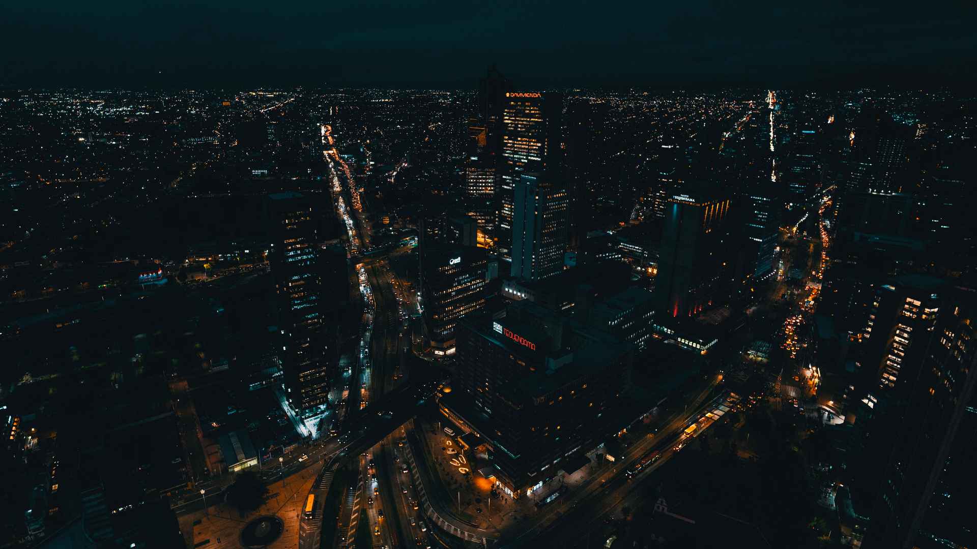 bogota-de-noche--cuando-la-ciudad-cambia-de-luz-y-revela-su-magia