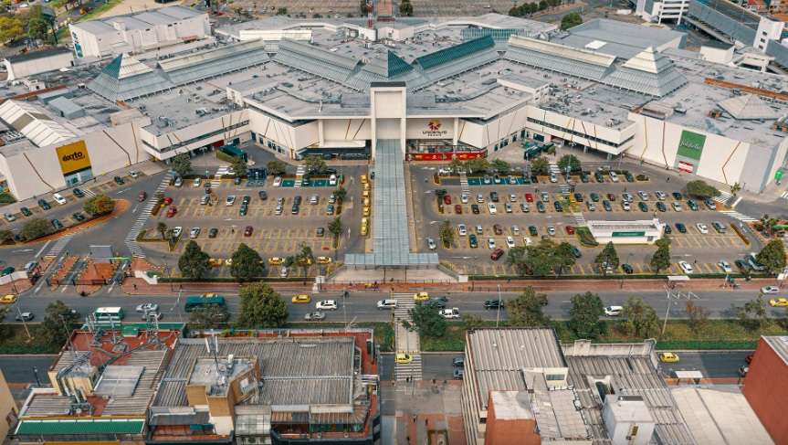 cumple-50-anos-unicentro-bogota--mas-que-un-centro-comercial--es-un-simbolo-de-compras--diversion-en-familia--reinvencion-y-progreso