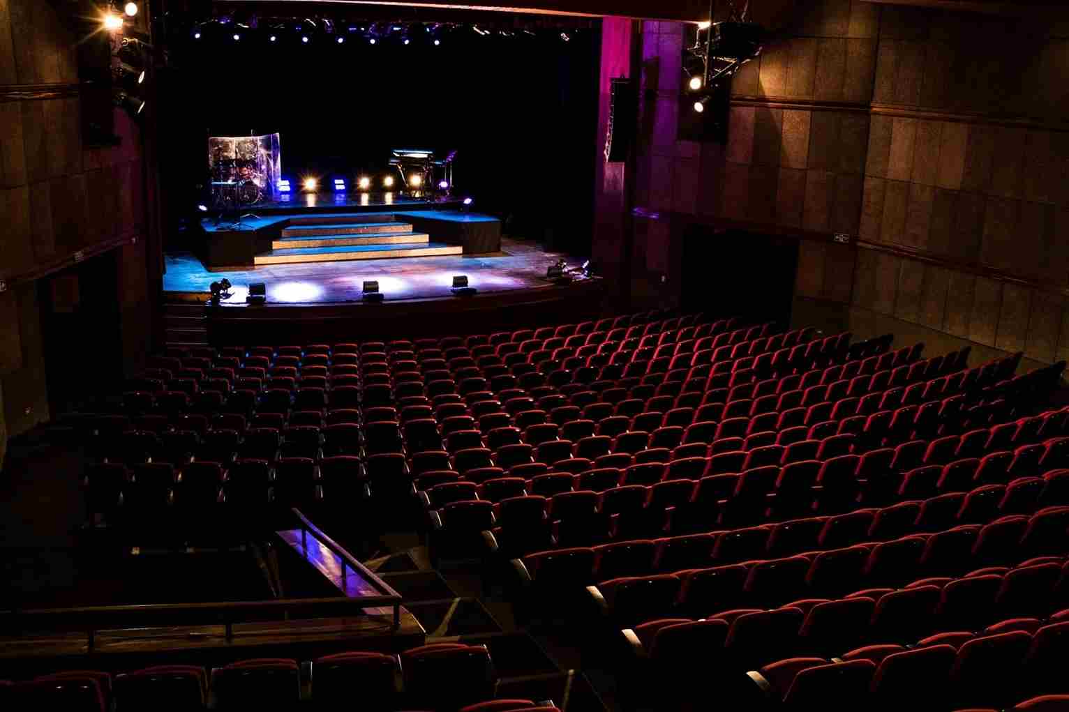 es-un-simbolo-de-las-artes-escenicas-en-bogota-el-teatro-nacional-cumple-45-anos