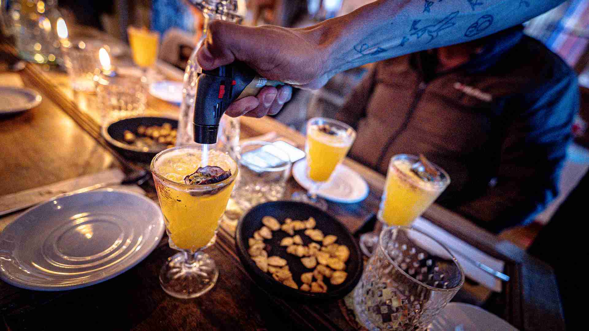 ‘Los 7 tiempos’ no son un menú formal, sino una experiencia: siete sensaciones, siete momentos y siete sorpresas para los que deciden entrar en este hechizo culinario. Foto: Cortesía El Aquelarre.