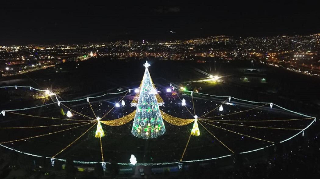 En Navidad, el Parque El Tunal, que se llena de luz, alegría y encuentro, es un lugar para compartir en familia la magia de Bogotá. Fotografía cortesía del IDRD