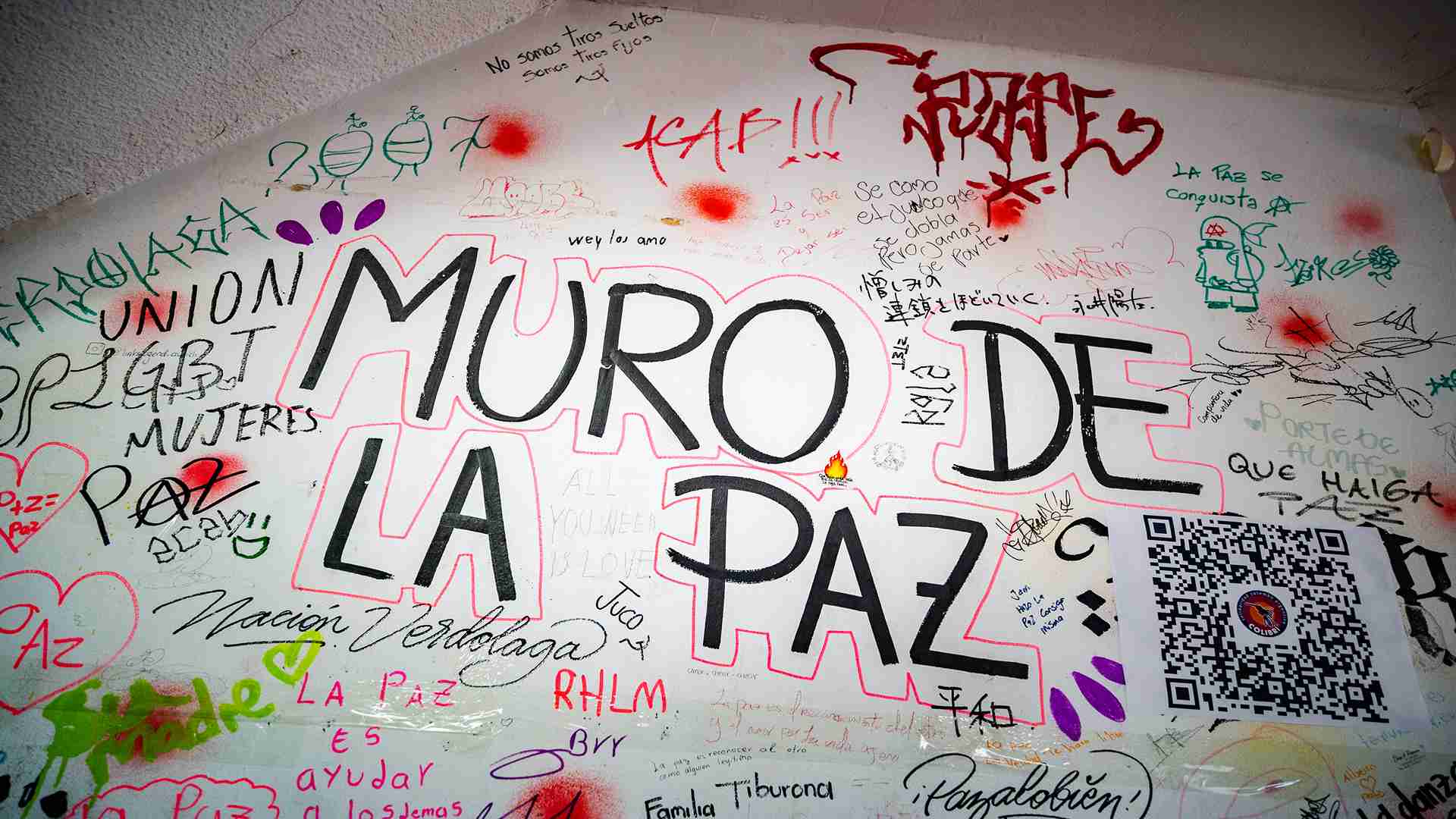 A La Trocha confluyen viajeros curiosos, artistas, líderes comunitarios y familias que buscan un encuentro auténtico con el proceso de paz en Colombia. Foto: Mateo Caballero - IDT.