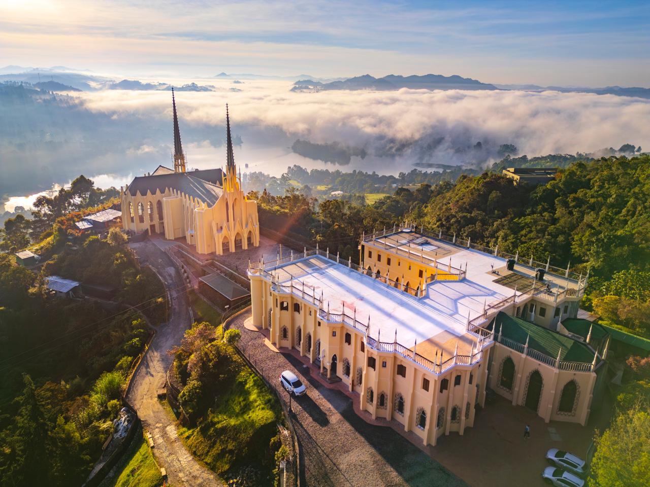 The Fátima Sanctuary in Tocancipá, an architectural jewel rising from the mist and greenery of the savanna. Photograph by Los Caballeros de La Virgen 