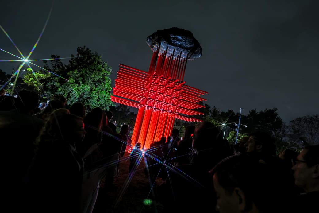 Monumento Umbral: un tributo a la memoria y la paz que se levanta con fuerza en el corazón de Bogotá. Fotografía de María Alejandra Villamizar - IDT