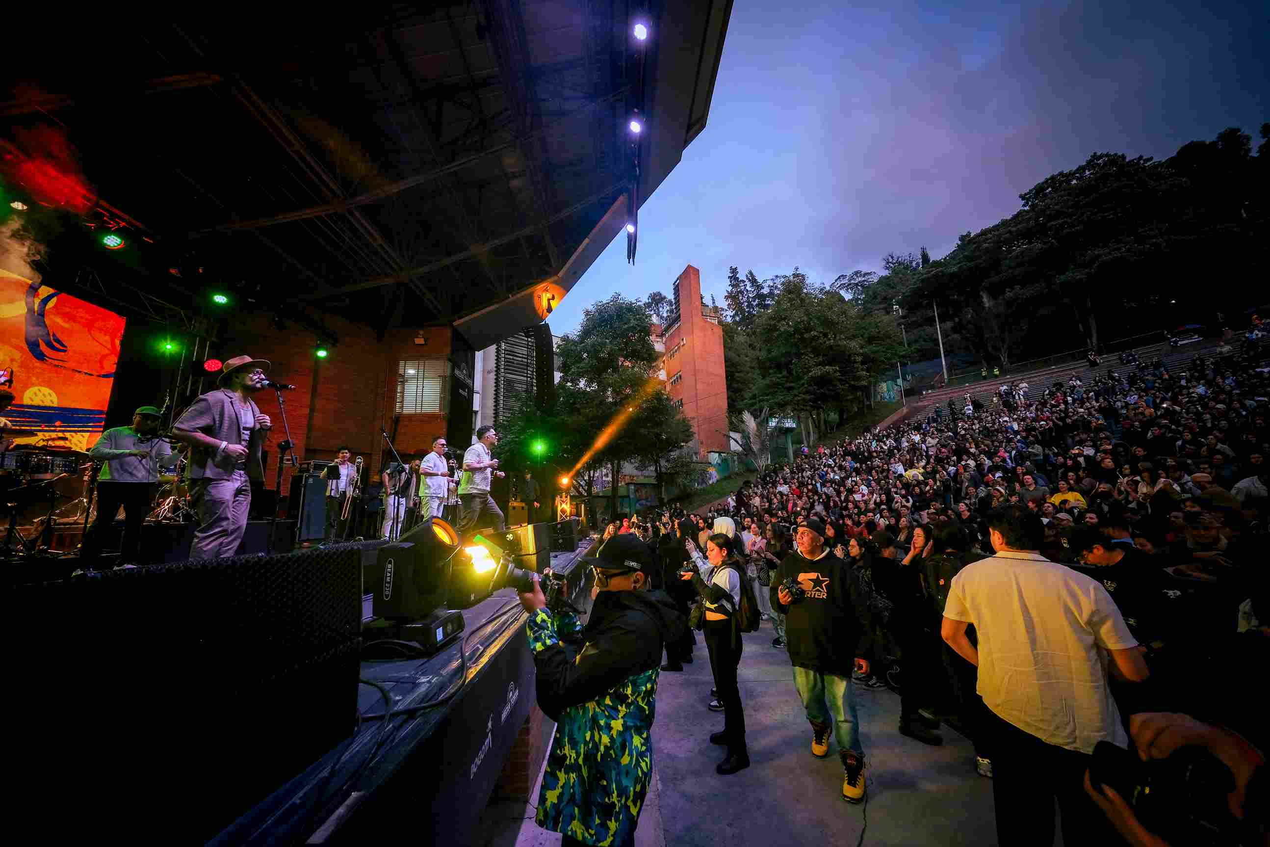 La emoción del público cerca del escenario en el Festival Centro. María Alejandra Villamizar - IDT