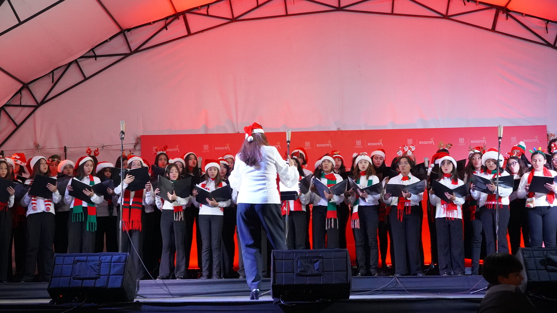 Coro infantil cantando villancicos de navidad. Fotografía de Mateo Caballero - Archivo IDT 