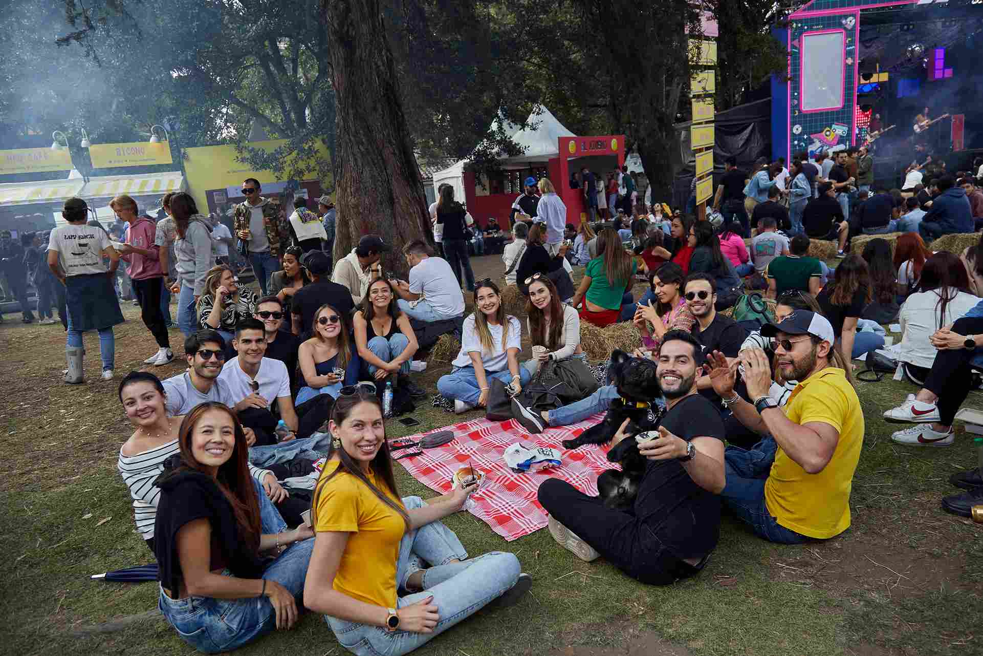 Burgerville por quinta ocasión, será un motivo para celebrar las mejores hamburguesas en Bogotá. Foto: Cortesía, Burgerville.